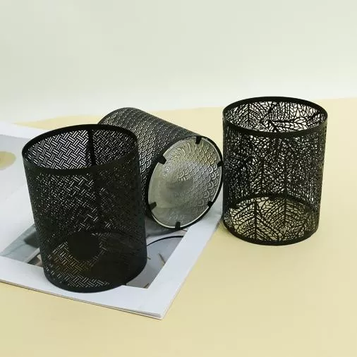 검은 금속 캔들 홀더